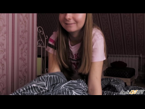 ❤️ 블론디는 그녀의 BFF를 깊이 빨아 먹고 그녀의 입에 정액을 가져옵니다. 창녀 포르노에서 ko.pornjk.ru ️❤